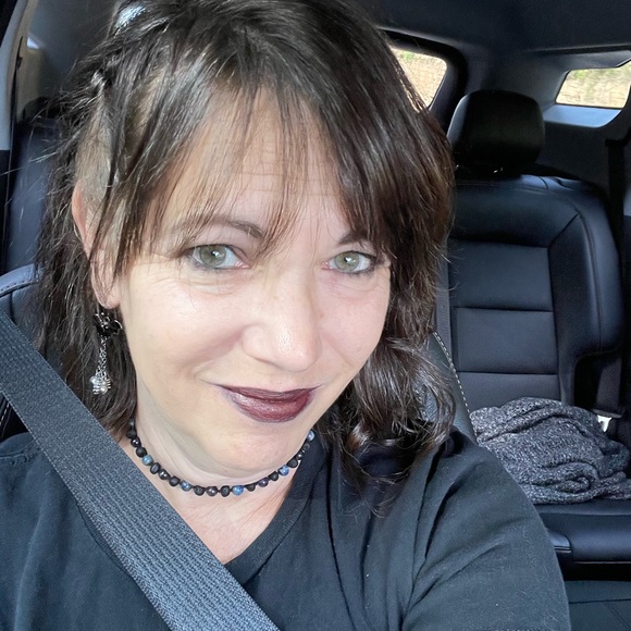 Michele 💜 - Picture 3 of 6